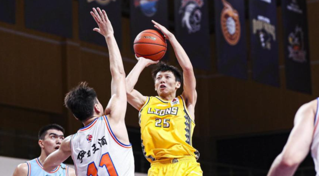 尼克斯夺冠湖人最尴尬:詹姆斯留队与否不重要,东契奇难超哈登