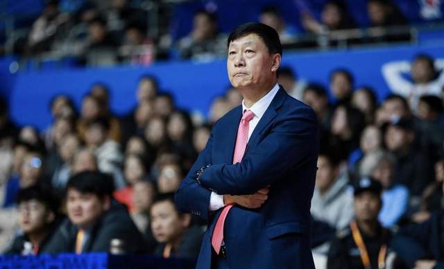 绝妙,湖人队新阵容被NBA评论员比尔·西蒙斯起绰号“Snowtime”