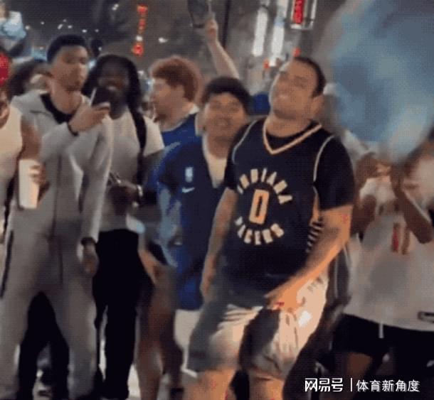 Shams:勒布朗·詹姆斯目前并不急于做出决定,也没有设定时间表